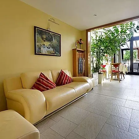 A. V. Praga