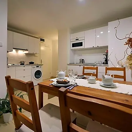 A. V. Apartahotel 4*