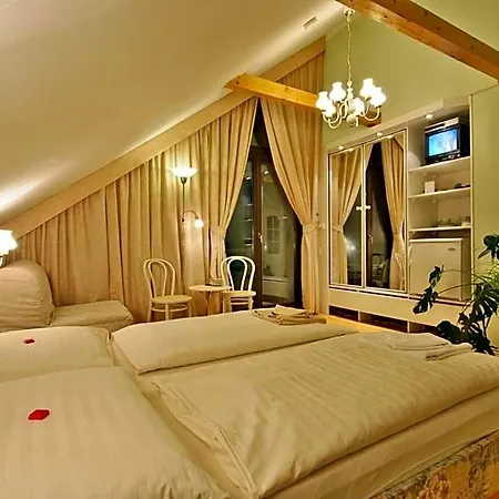A. V. 4* Praga