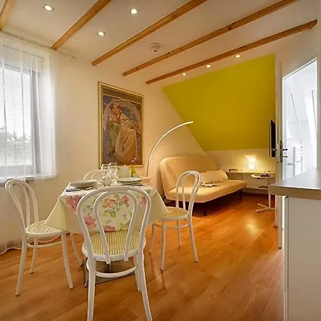A. V. Apartahotel Praga