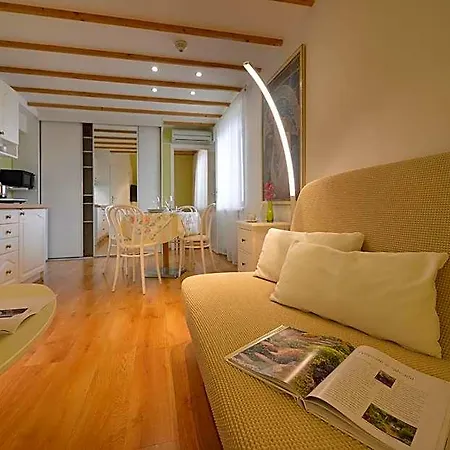 Apartahotel A. V. 4*