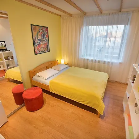 A. V. 4* Praga