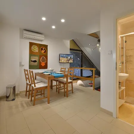 Lejlighedshotel A. V. 2*